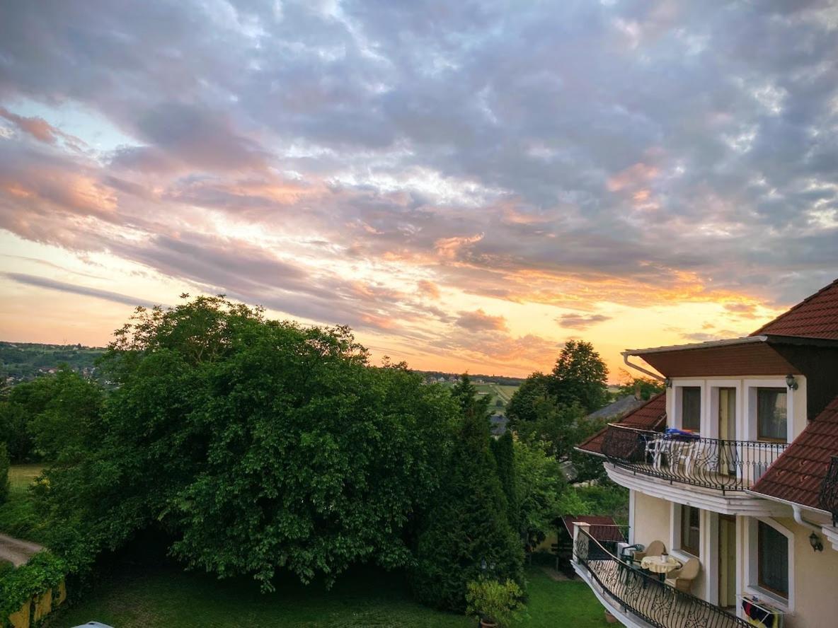Club Unicum Apartment Heviz Exterior photo